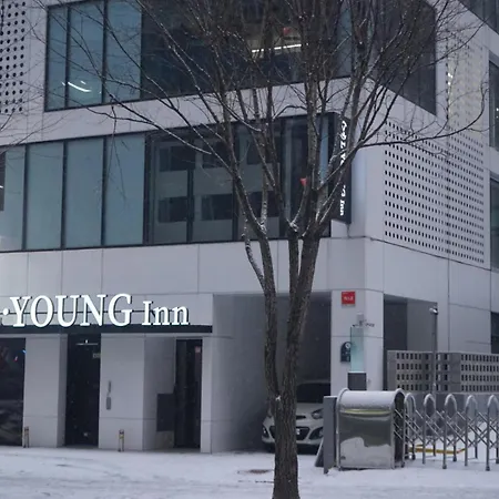 L Young Inn Capsule Hotel Myeongdong